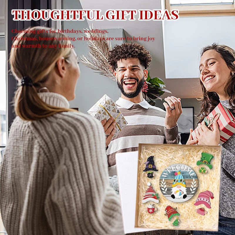 BowLift | The best Christmas decorationsInterchangeable welcome sign with wooden gnome