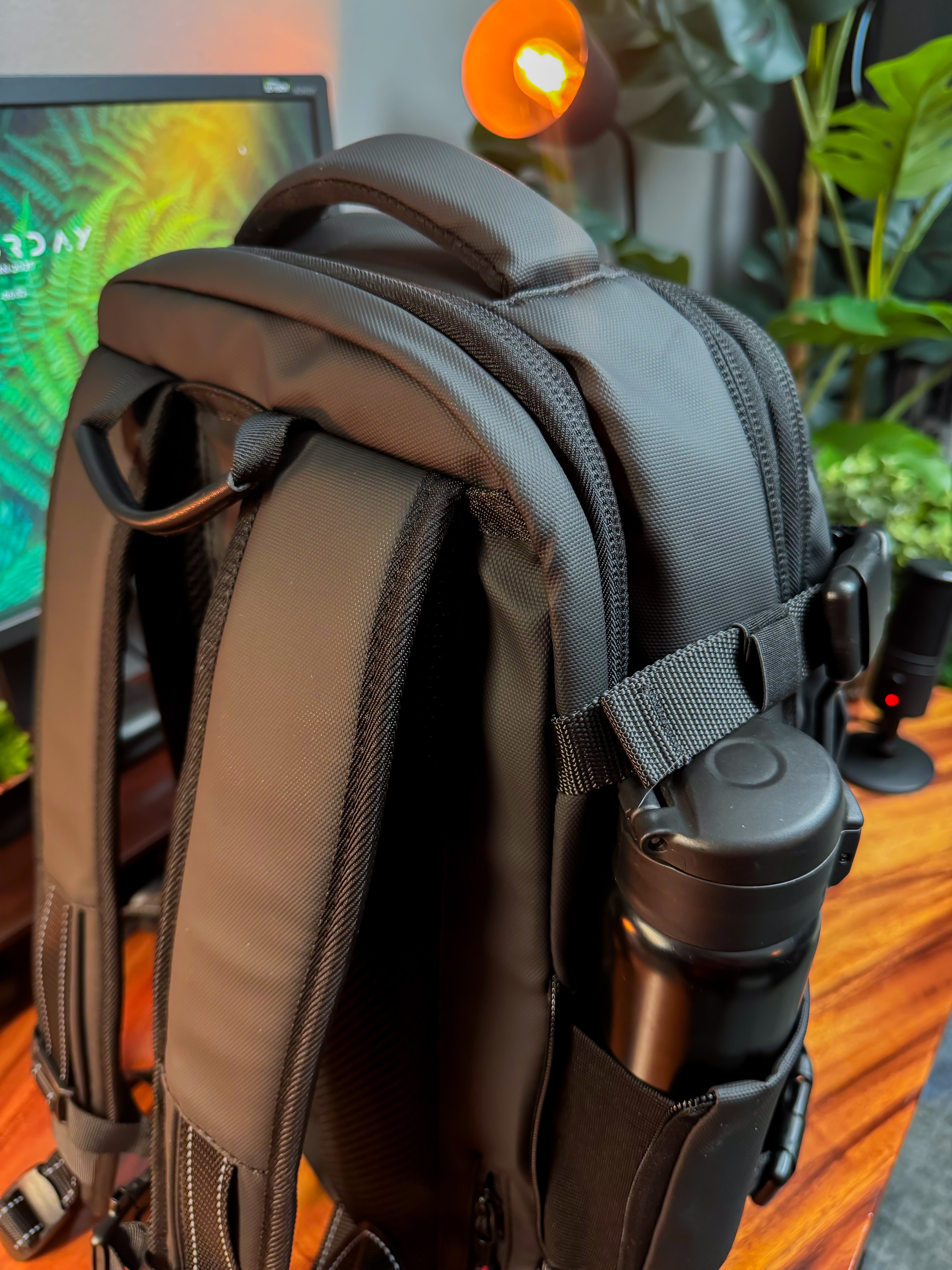 BowLift | 17" Laptop Backpack with Vacuum Compression Lightweight and Spacious
