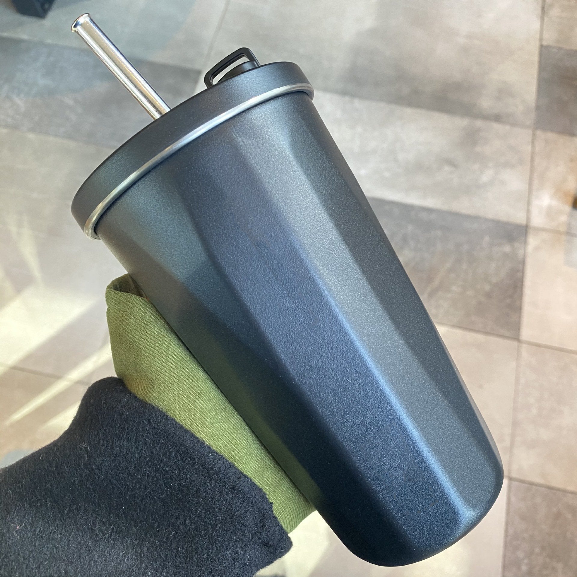 BowLift | Cup with collapsible straw