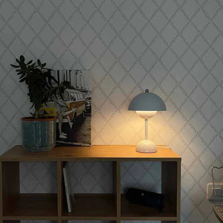 BowLift | Luxurious contemporary Nordic table lamp