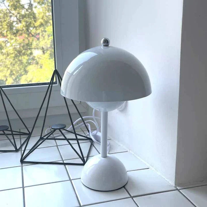 BowLift | Luxurious contemporary Nordic table lamp