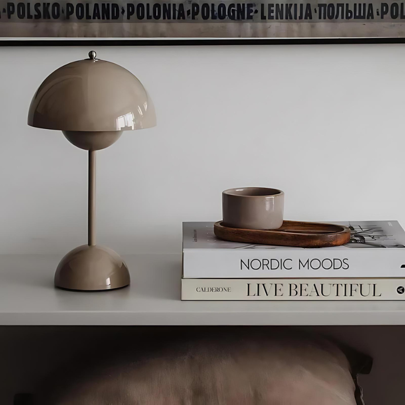 BowLift | Modern table lamp in mushroom design with touch control