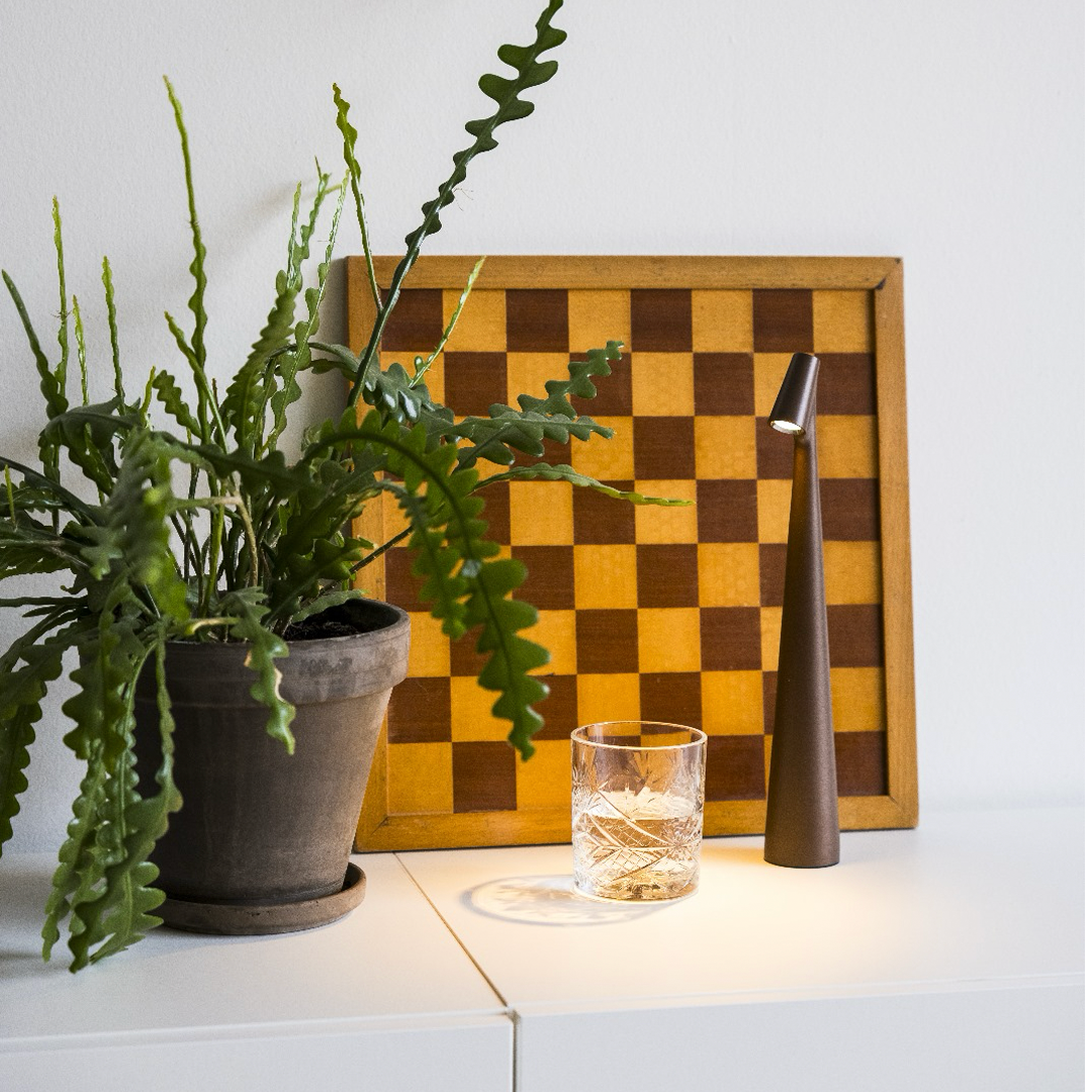 BowLift | Table Lamp Modern Red Metal LED Light