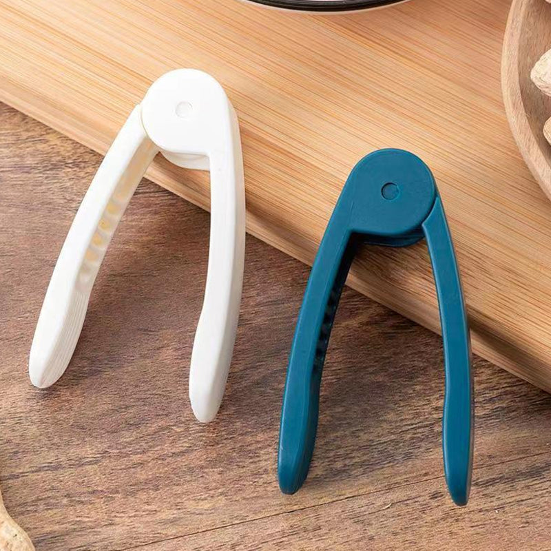 BowLift | Peanut Seed Peel Plastic Peanut Clip