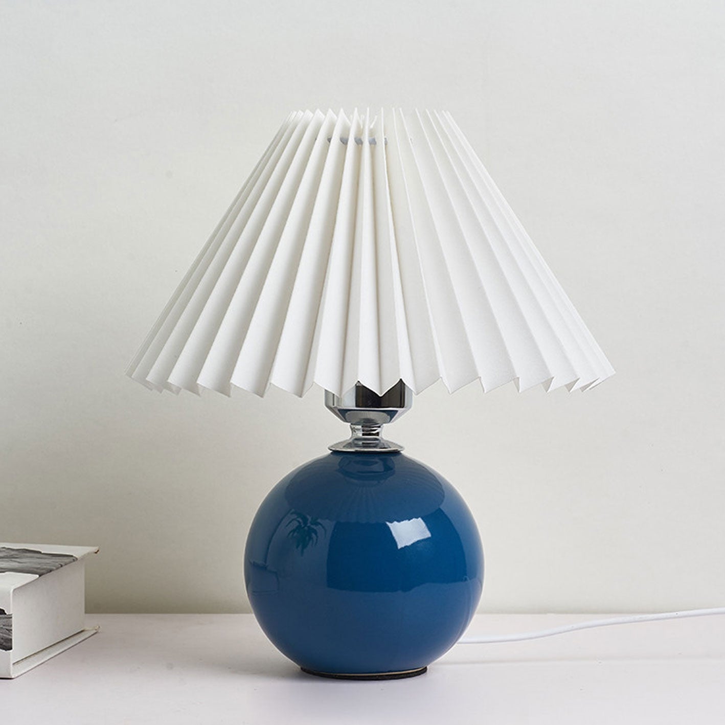 BowLift | Nordic minimalist 1-light table lamp made of ceramic with pleats