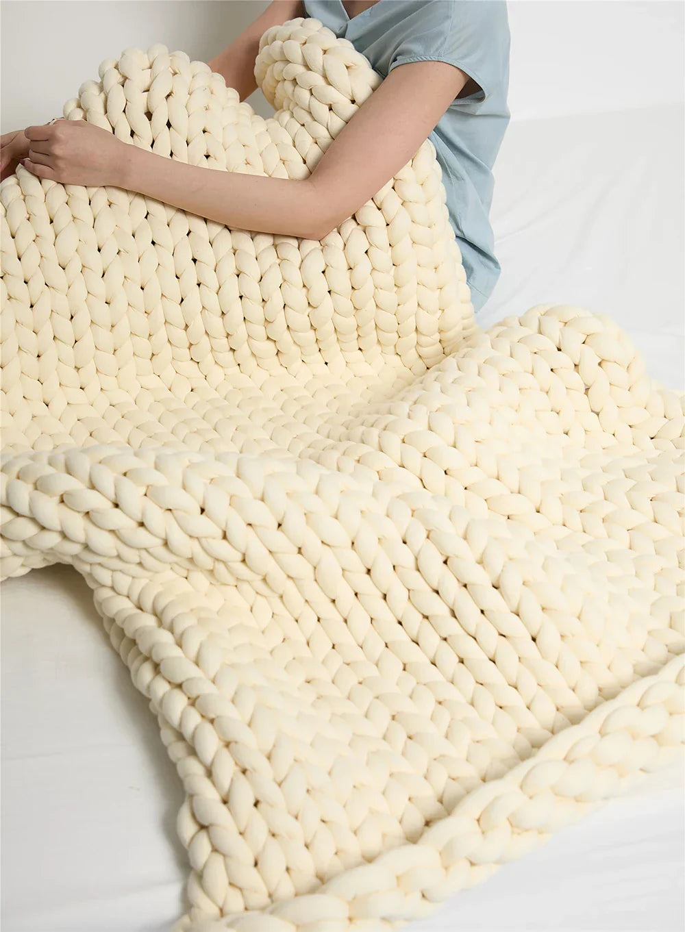 BowLift | Chunky Knit Handmade Weighted Throw – Ultra-Cozy & Stylish Blanket