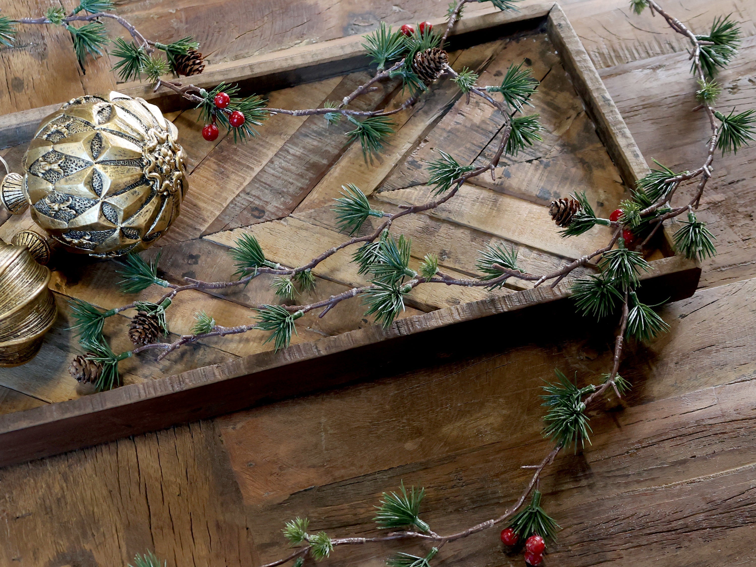 BowLift | Chic Antique – Fleur Cedar Vine with Berries, L160 cm, Natural