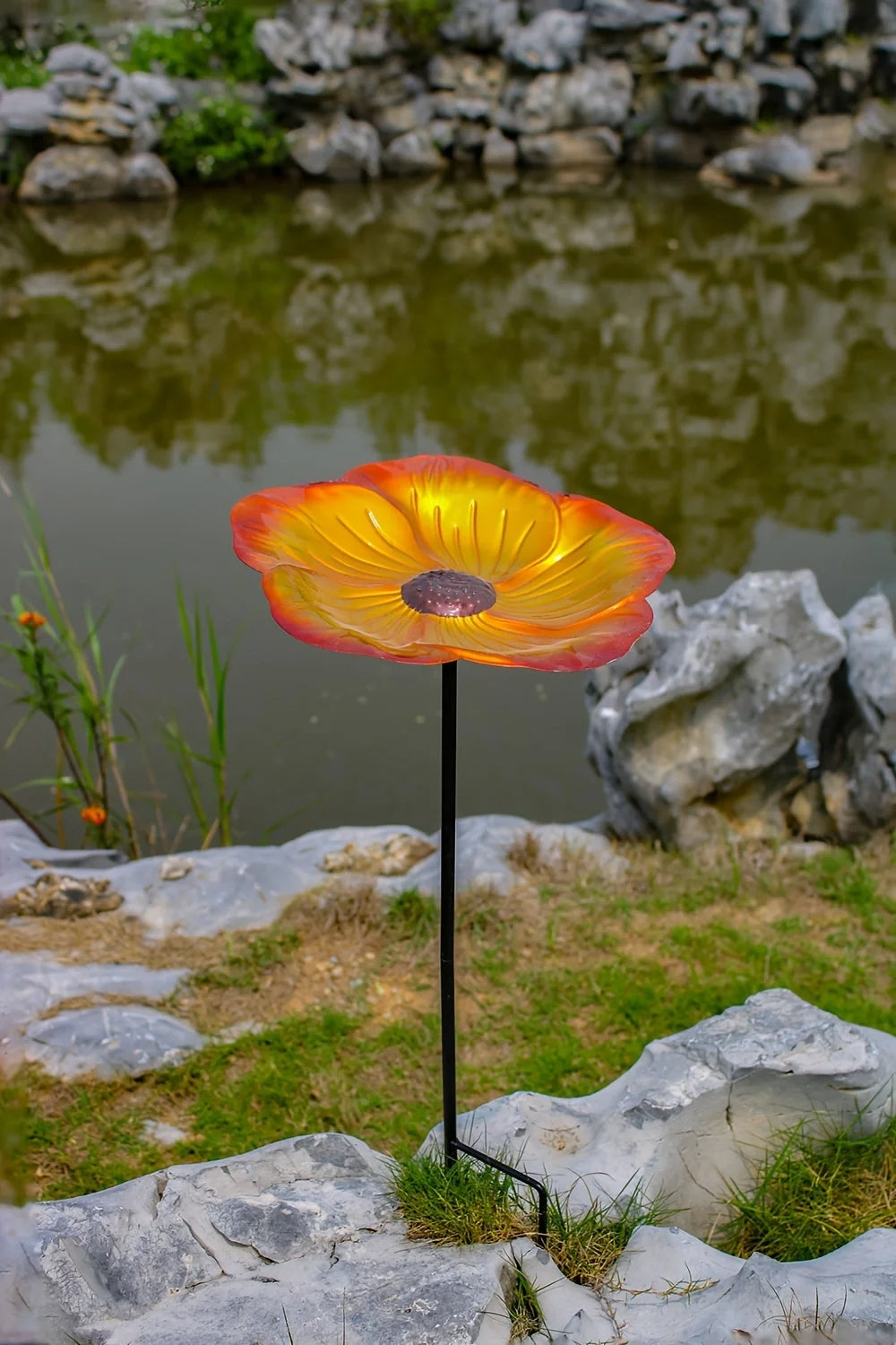 BowLift | Flower Shaped Bird Feeder and Bird Bath for Garden