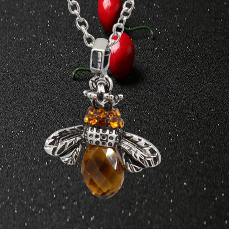 BowLift | "Dancing Bee" Necklace