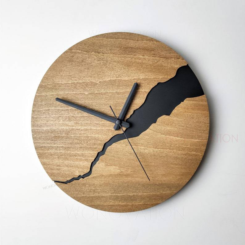 BowLift | RusticEdge – Unique wall clock with cracked wood surface and rustic elegance
