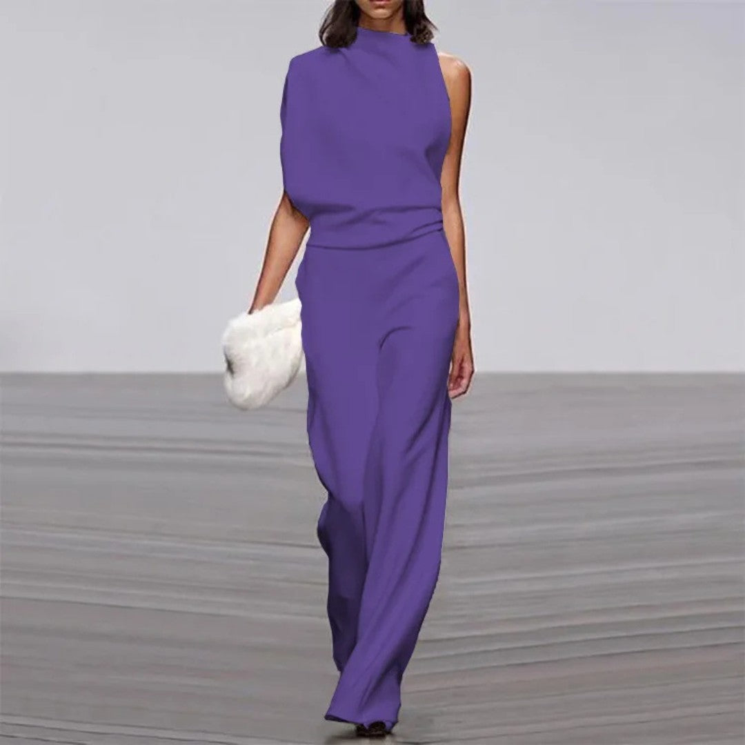 Elegant Sleeveless Jumpsuit with Tailored Fit and Wide-Leg Silhouette