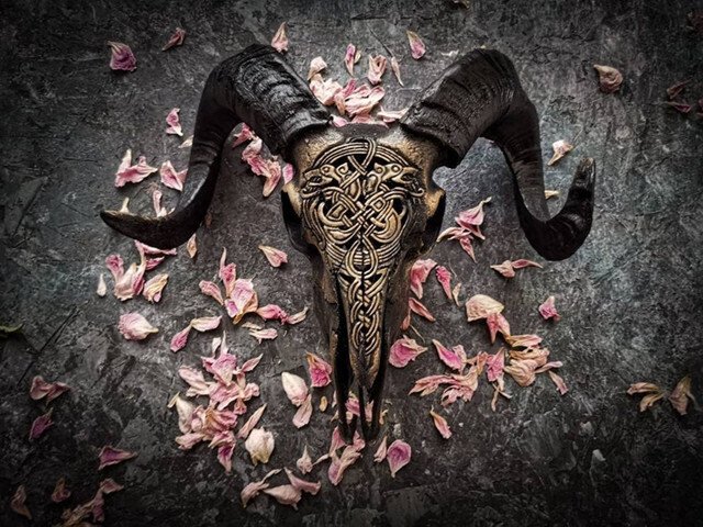 BowLift | Carved Ram Skull