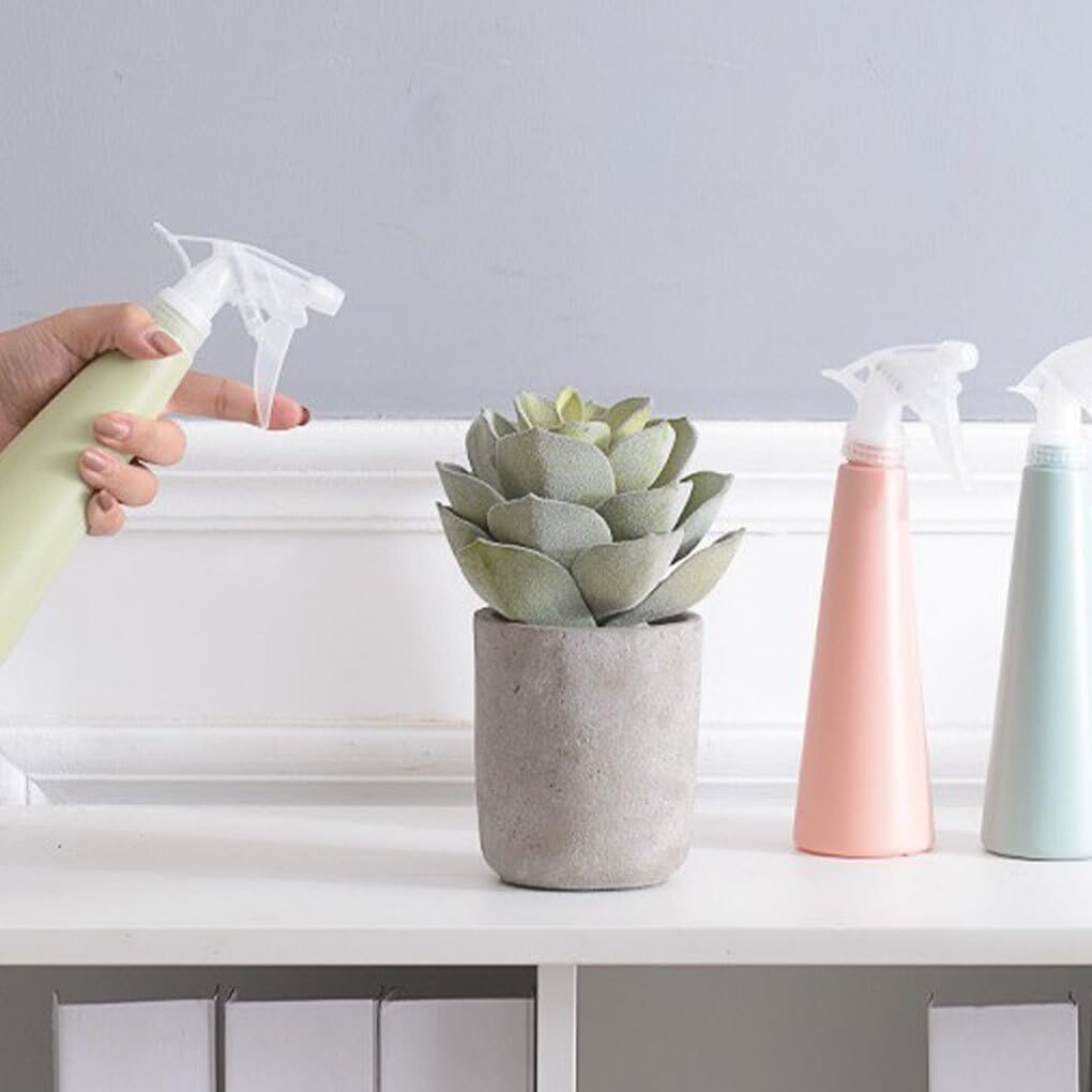 BowLift | Plant spray bottle in modern design for precise plant watering