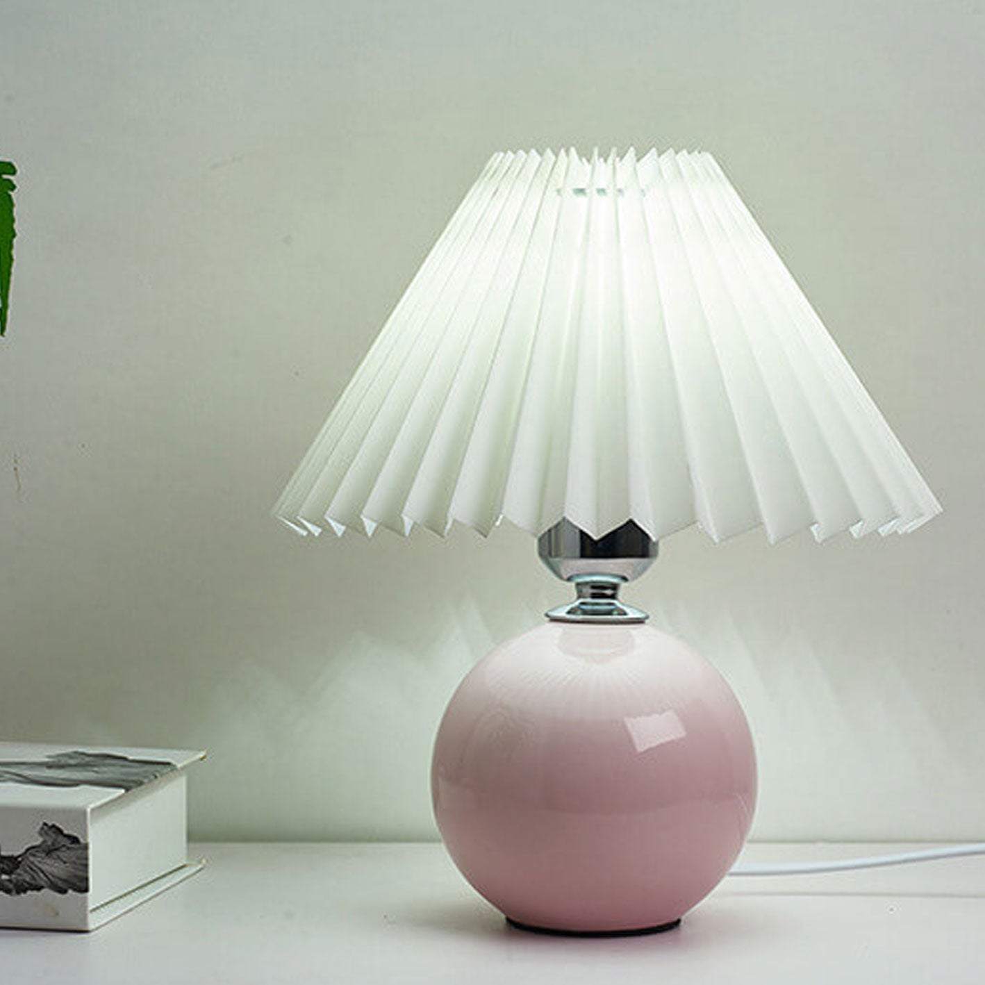 BowLift | Nordic minimalist 1-light table lamp made of ceramic with pleats
