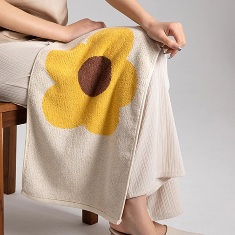 BowLift | Cheerful Floral Print Cotton Bath Towel