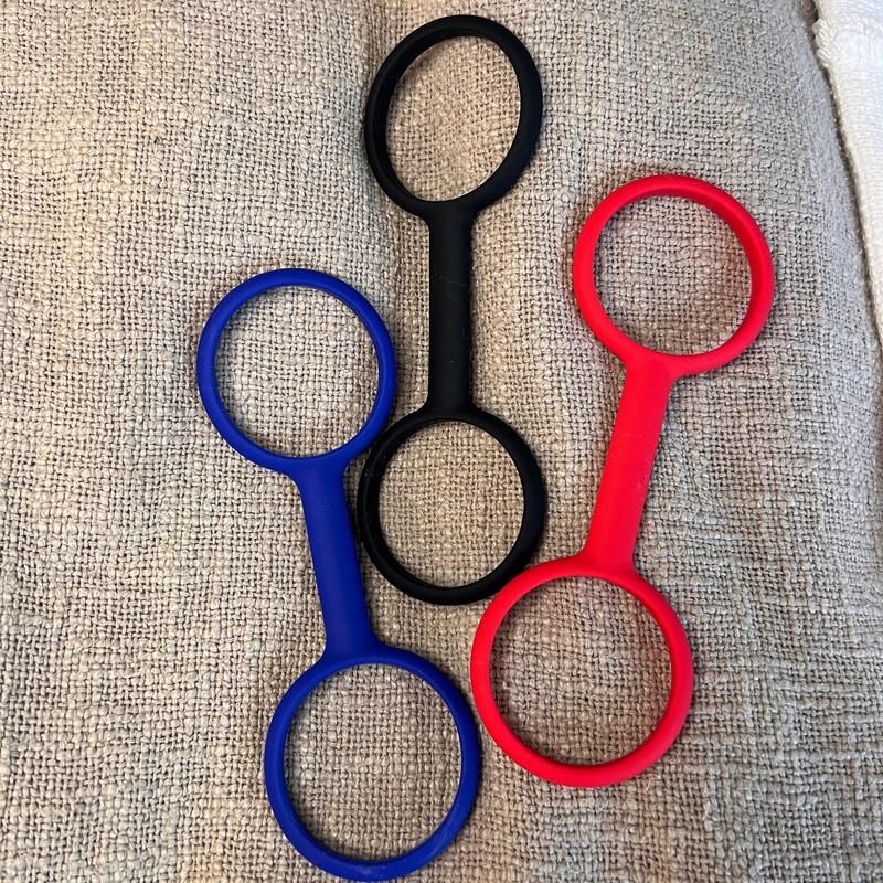 BowLift | Flirting rubber handcuffs