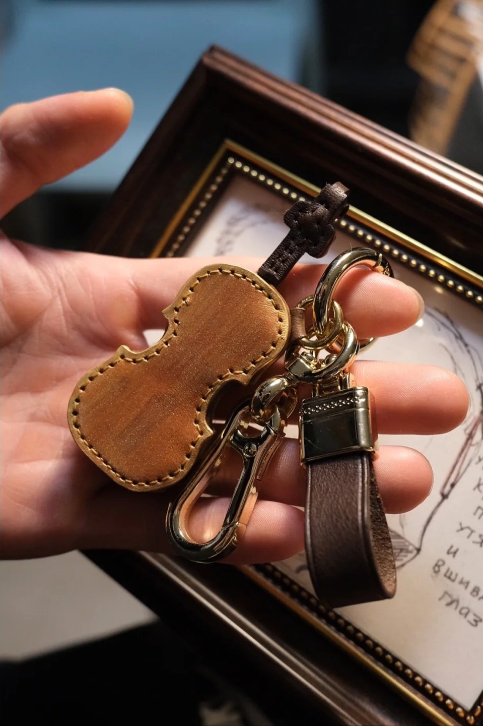BowLift | Crafted Leather Violin & Cello Keychain
