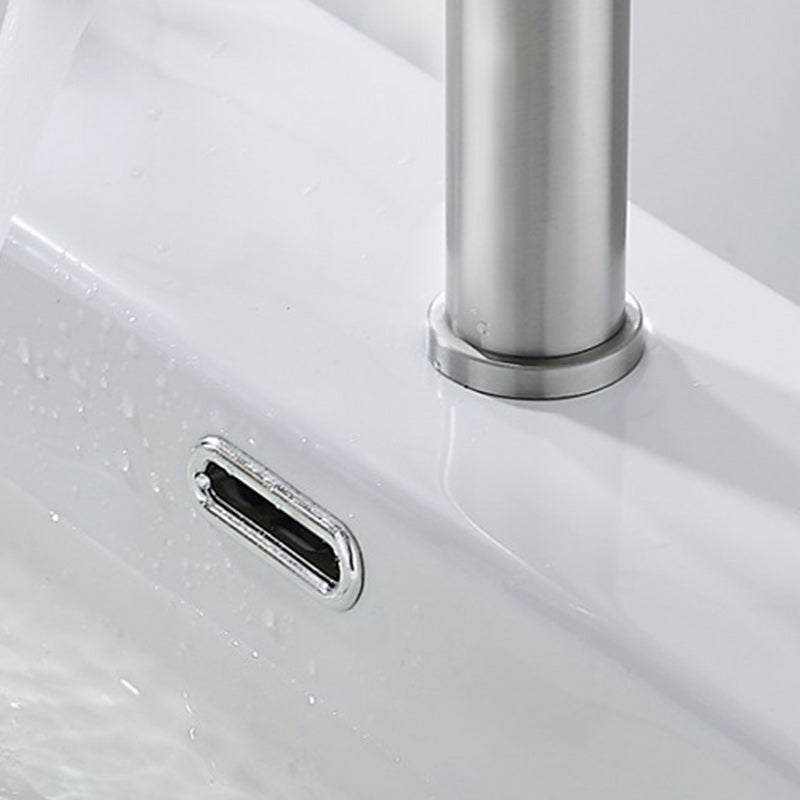 BowLift | Modern Low Arc Basin Faucet with Single Lever Bathroom Sink Faucet