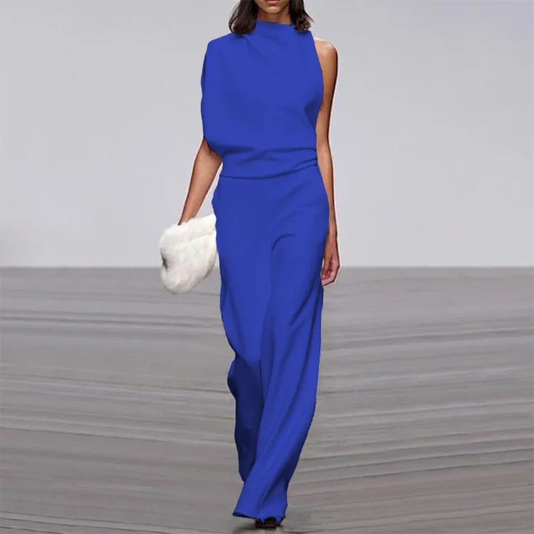 Elegant Sleeveless Jumpsuit with Tailored Fit and Wide-Leg Silhouette