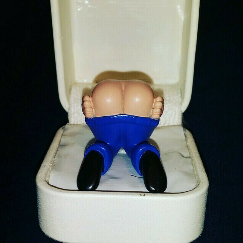 BowLift | Farting Butt Engagement Ring Box