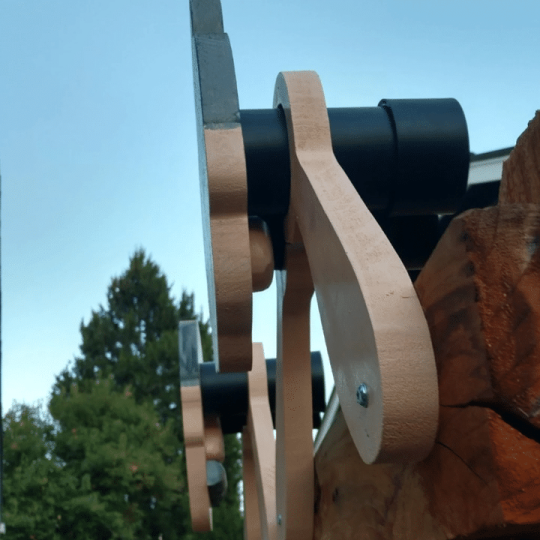 BowLift | Fence Decoration Nosy Old Man and Lady Garden Yard Art