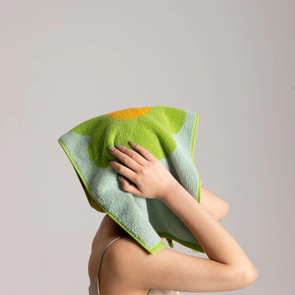 BowLift | Cheerful Floral Print Cotton Bath Towel