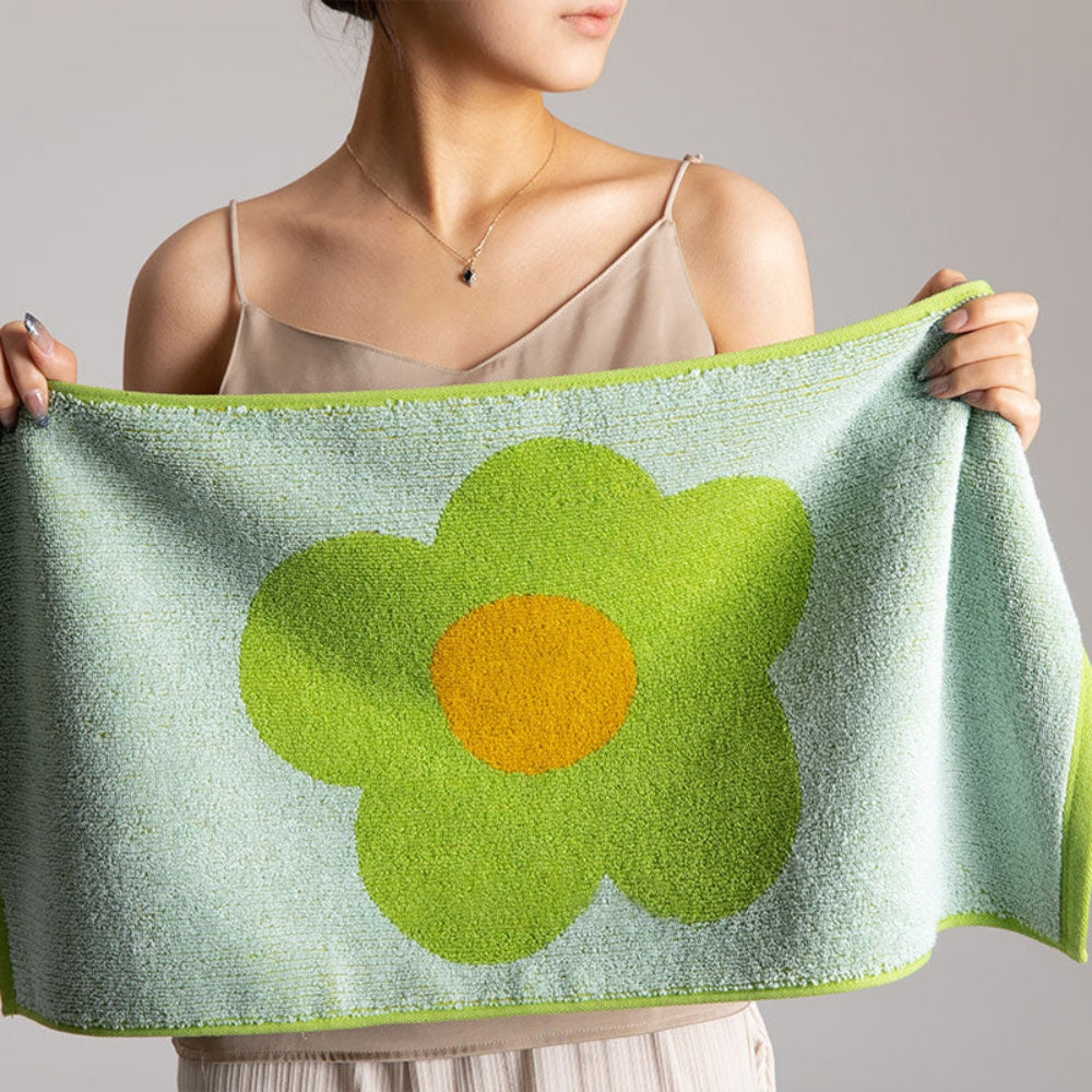 BowLift | Cheerful Floral Print Cotton Bath Towel