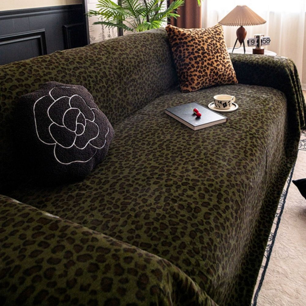 BowLift | Cozy Leopard Print Sofa Cover