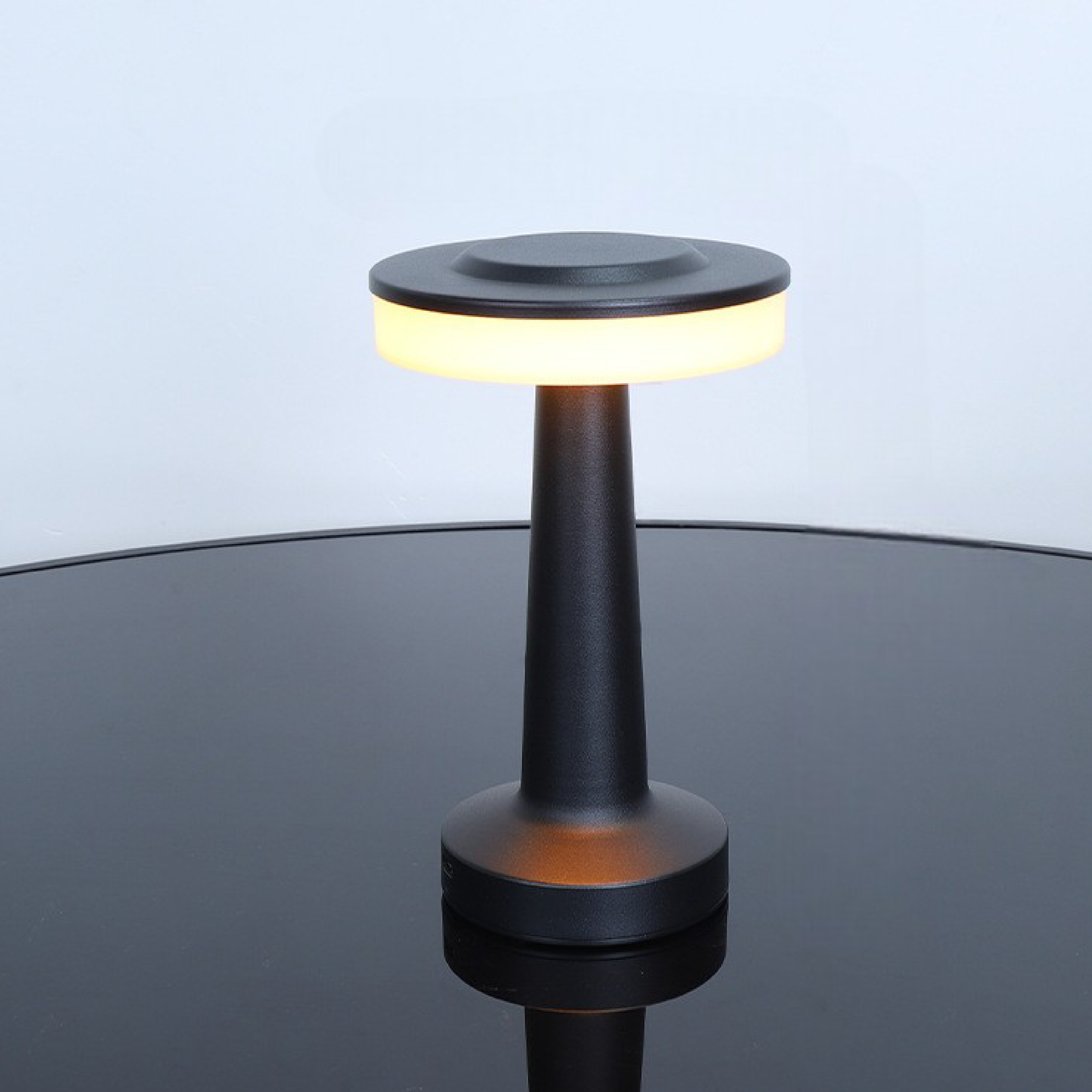 BowLift | Black LED Table Lamp with Metal Finish – Modern Light for Living Rooms and Offices, Warm Light