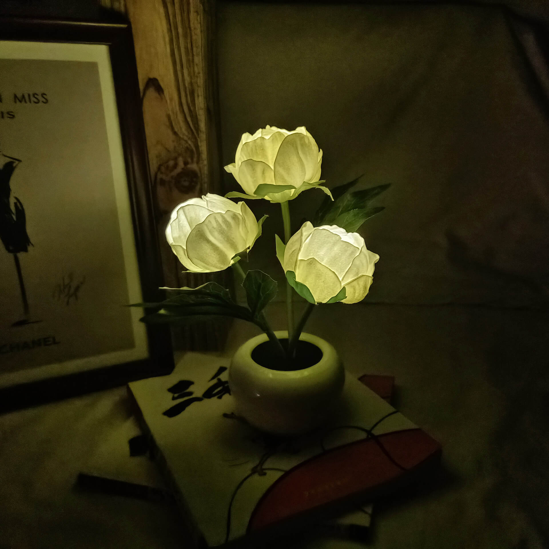 BowLift | Modern Creative Simulation Tulip Peony LED Night Light Table Lamp