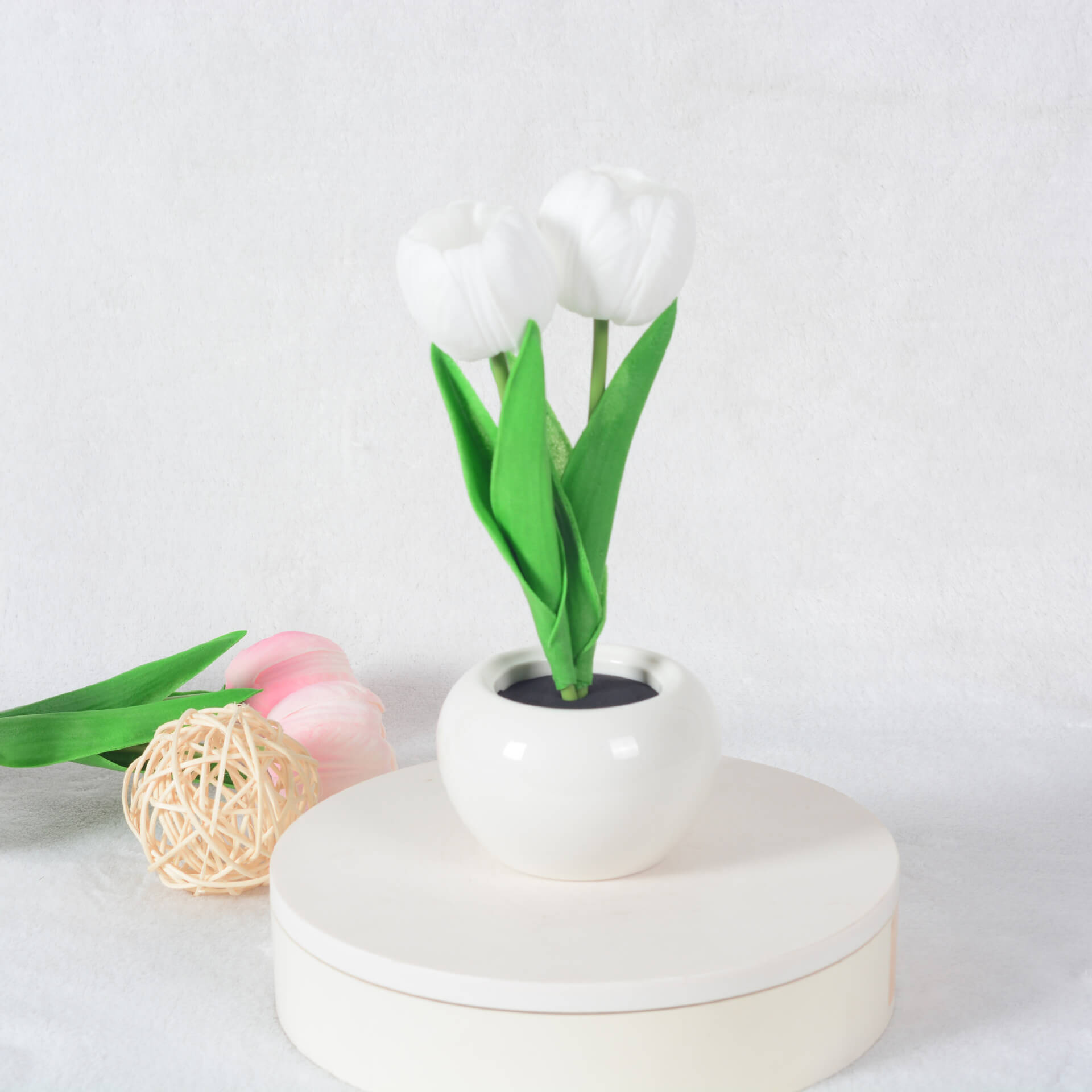 BowLift | Modern Creative Simulation Tulip Peony LED Night Light Table Lamp