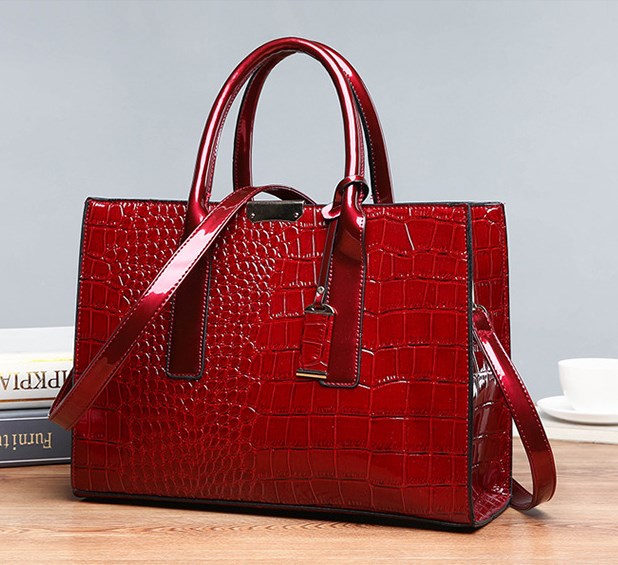 BowLift | Bag with crocodile embossing.
