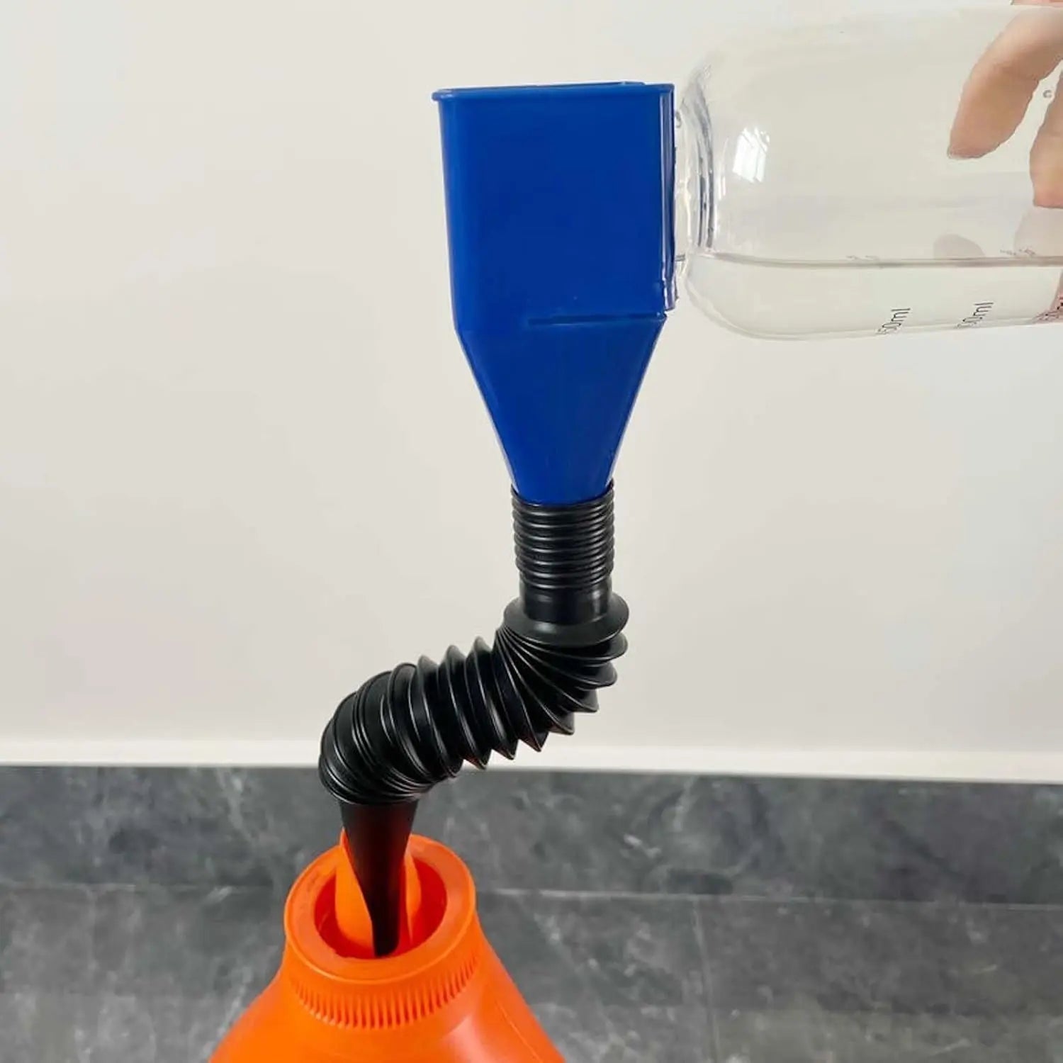 BowLift | Flexible funnel with wide opening and built-in filter – No more spills!