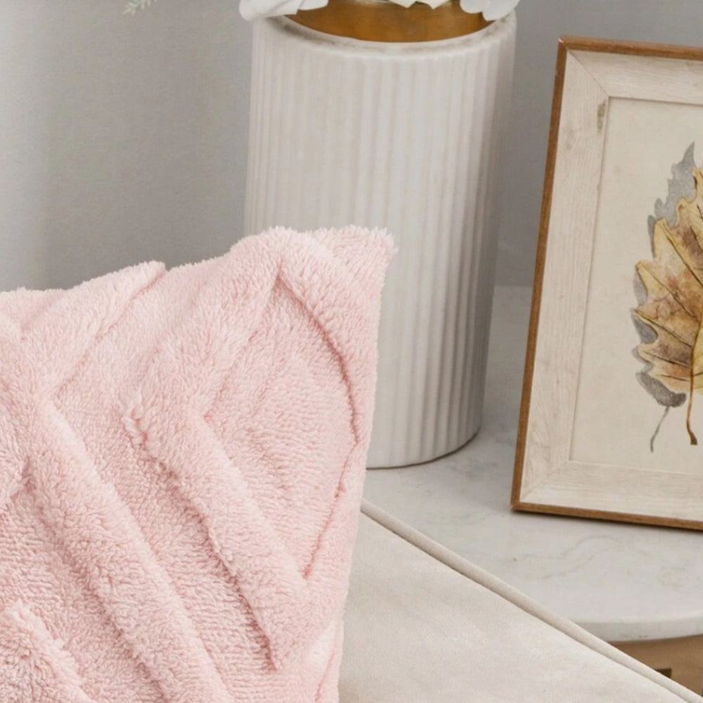 BowLift | Fuzzy Diamond Pattern Cushion Cover