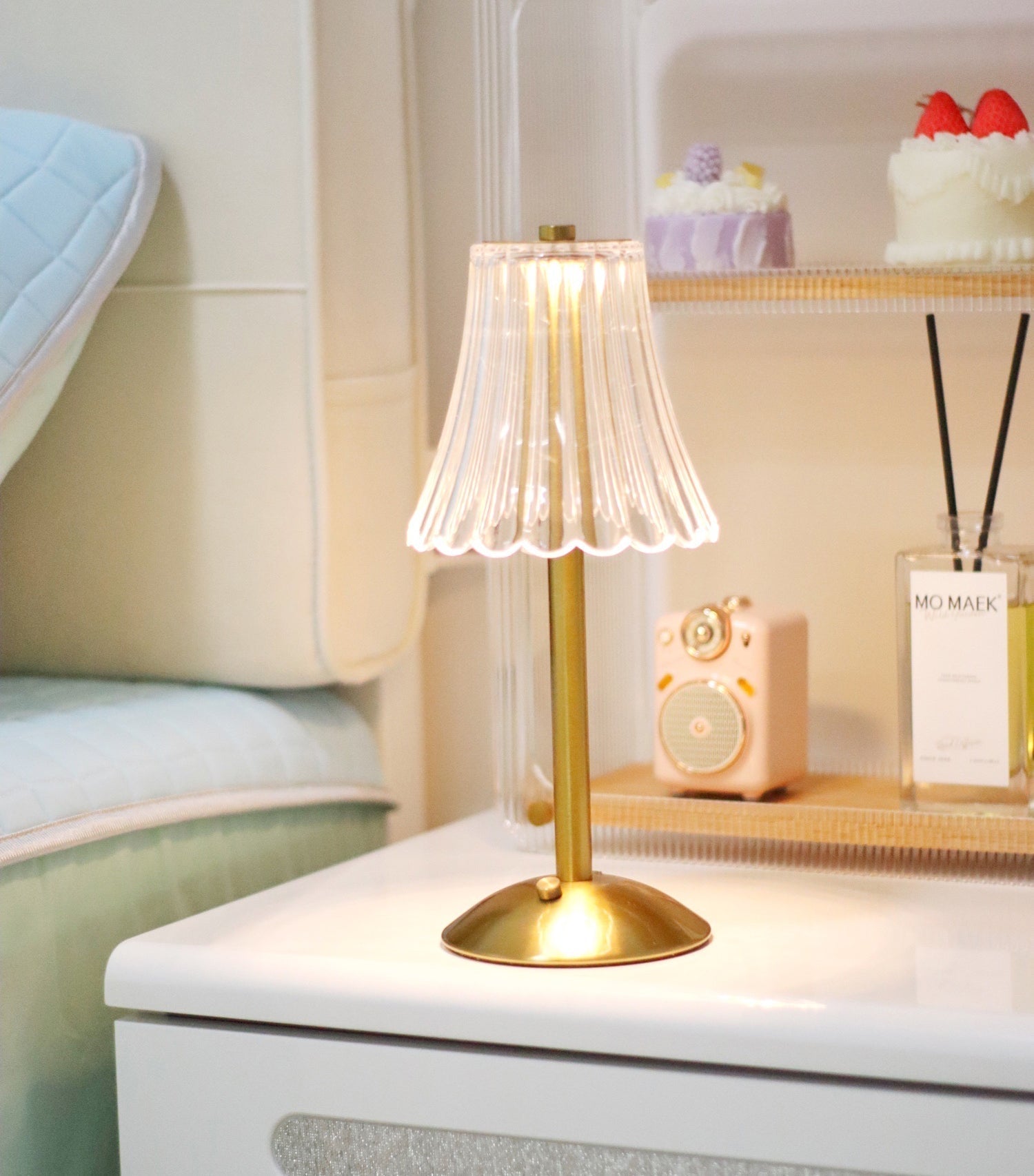 BowLift | RadiantGold – Elegant Portable Table Lamp