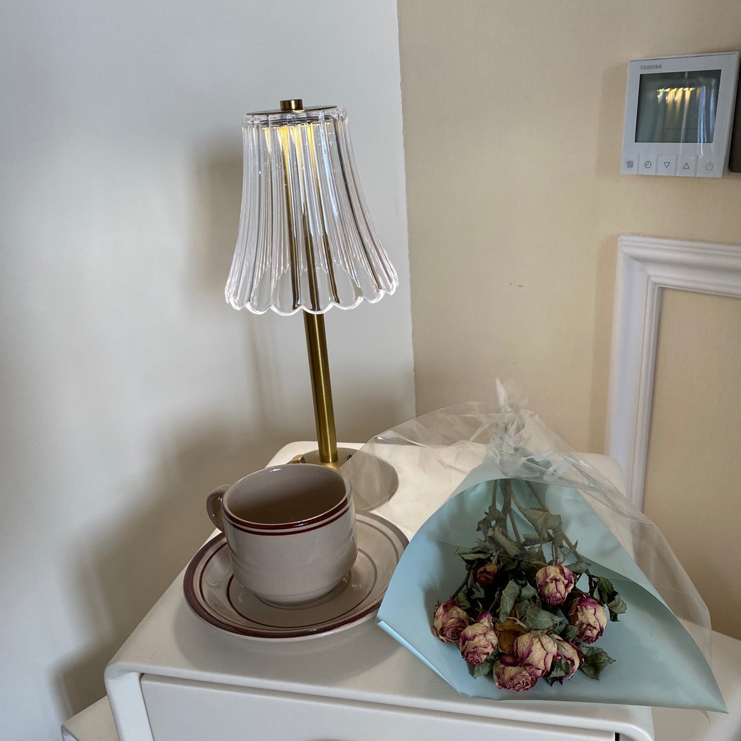 BowLift | RadiantGold – Elegant Portable Table Lamp