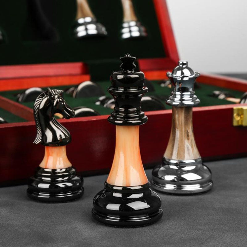 BowLift | Luxurious chess set made of metal with a large 45 cm wooden board