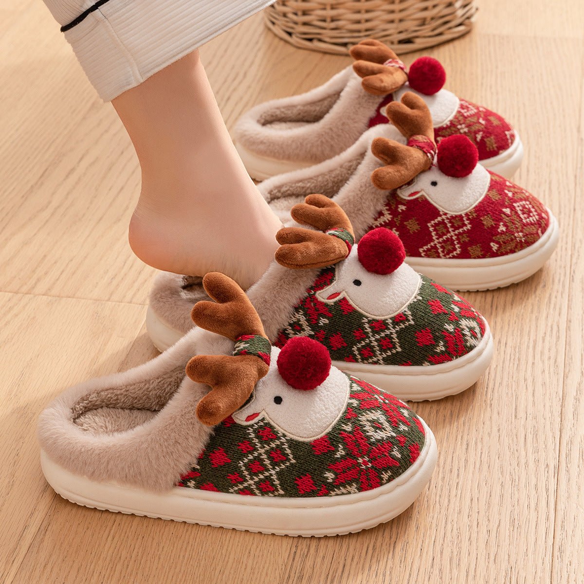 BowLift | Christmas house slippers with embroidered fabric and non-slip sole