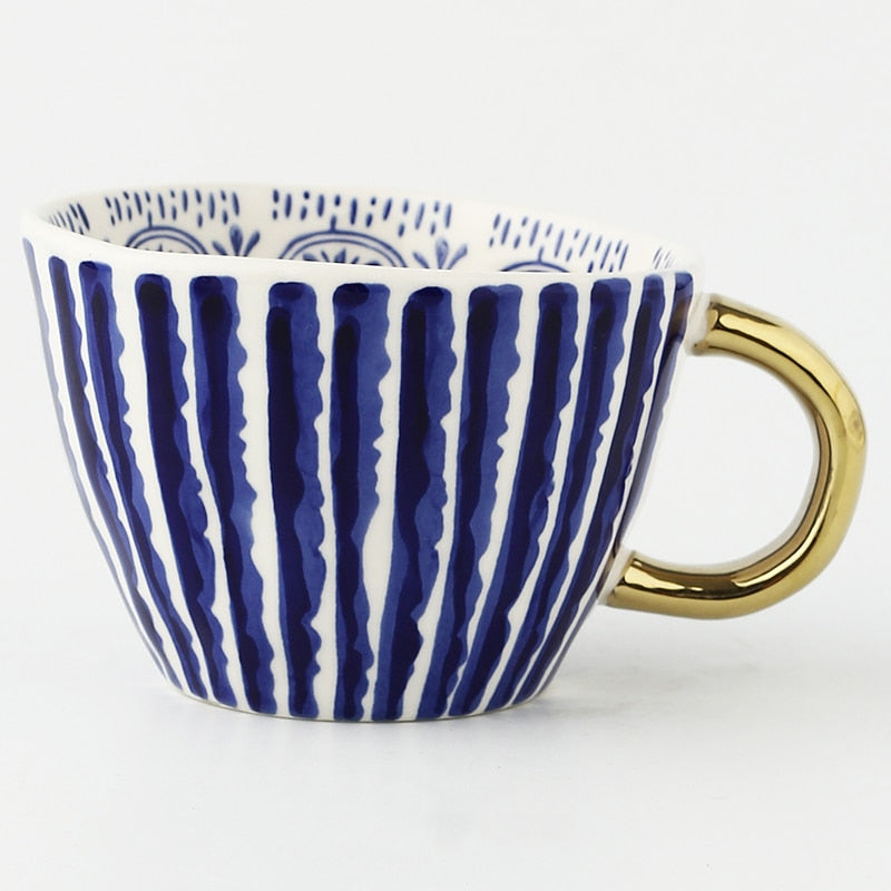 BowLift | Cup with abstract geometric pattern and gold handle