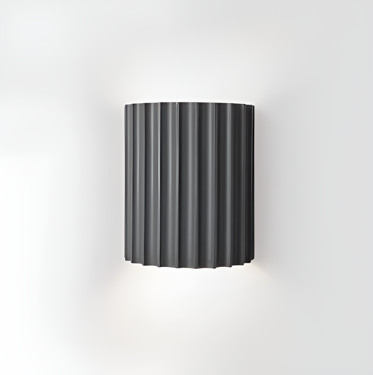 BowLift | Striped LED wall light made of resin for a modern Nordic atmosphere