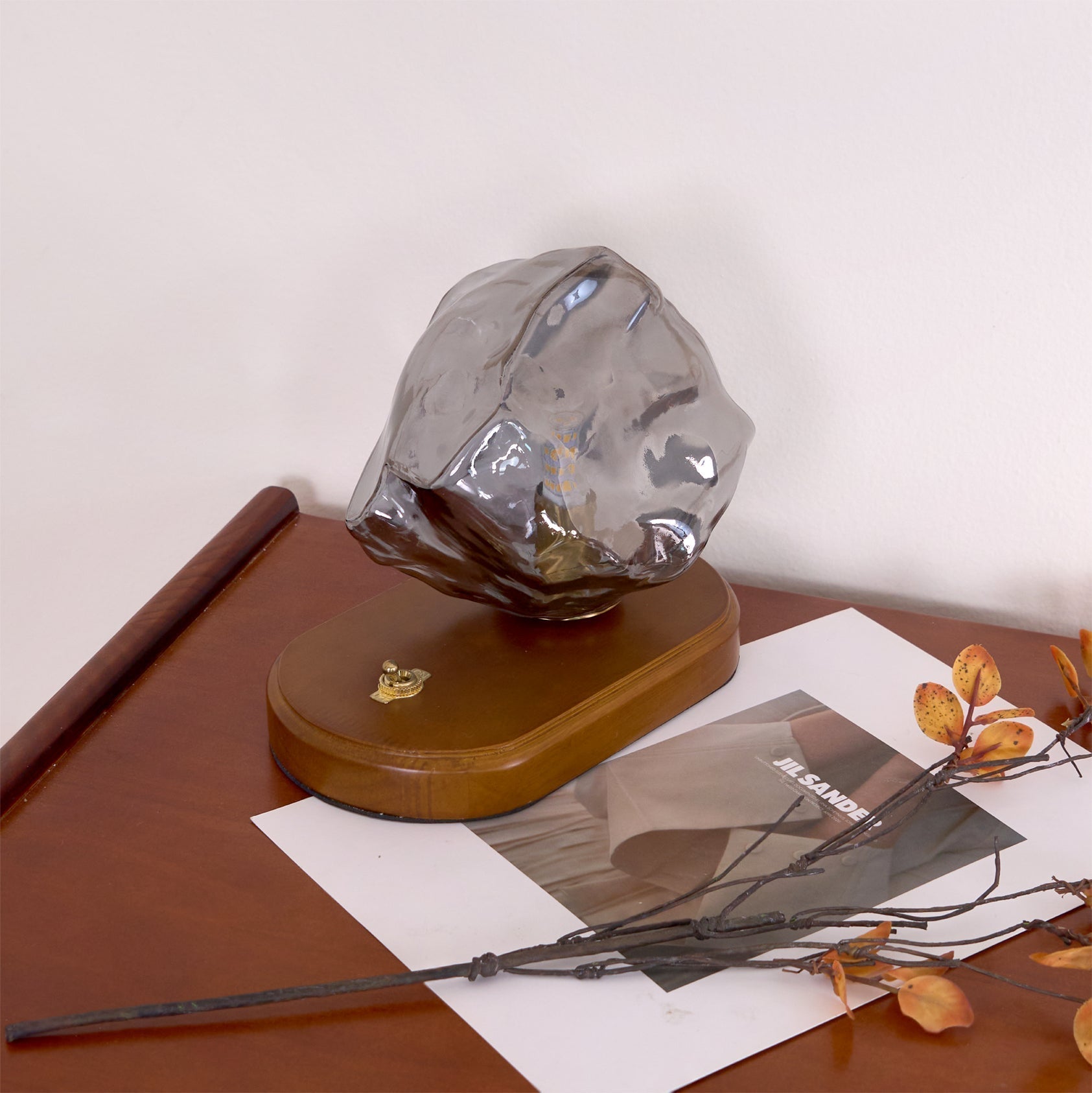 BowLift | RusticLume – Amber Glass and Wooden Table Lamp