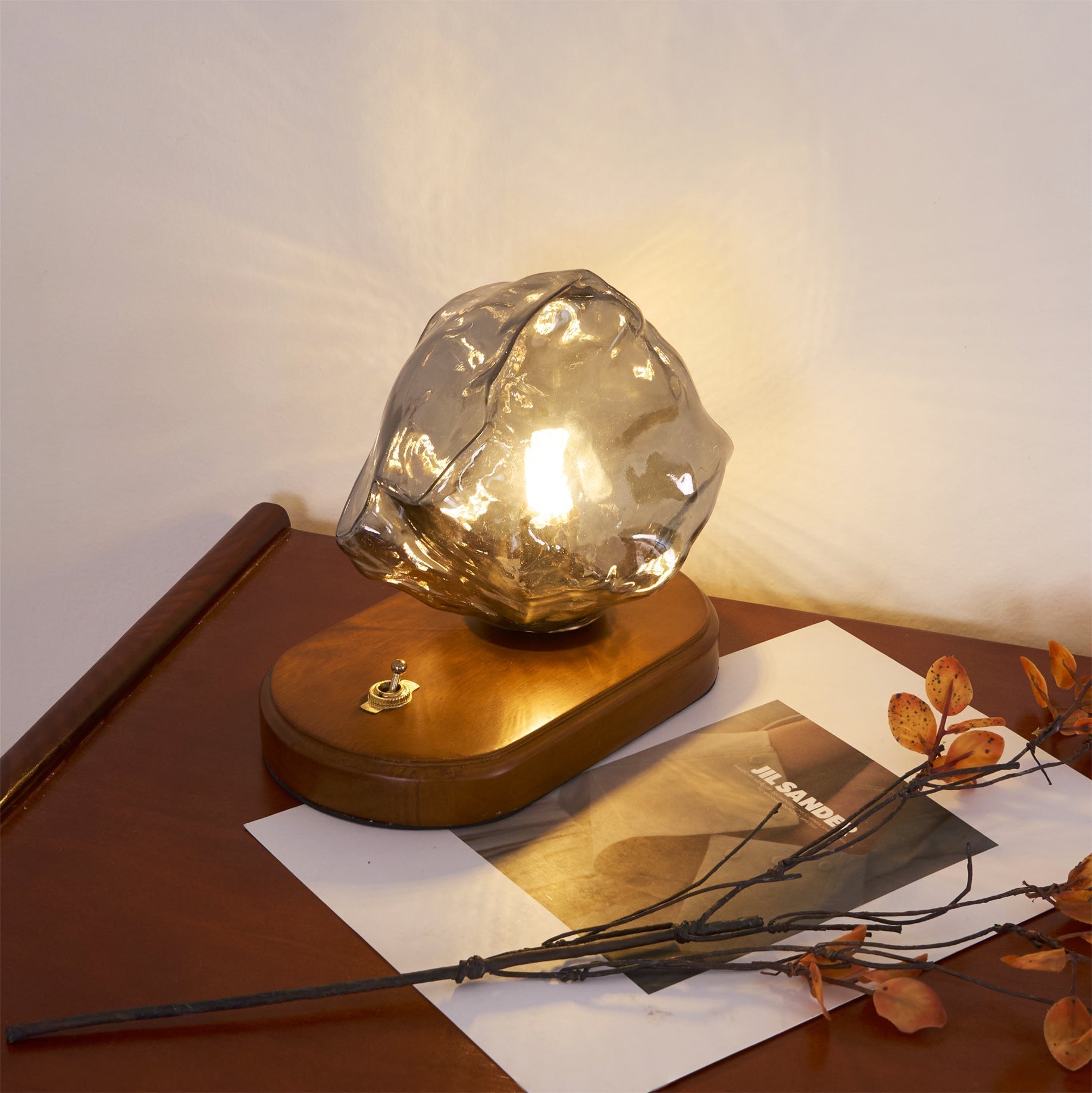 BowLift | RusticLume – Amber Glass and Wooden Table Lamp