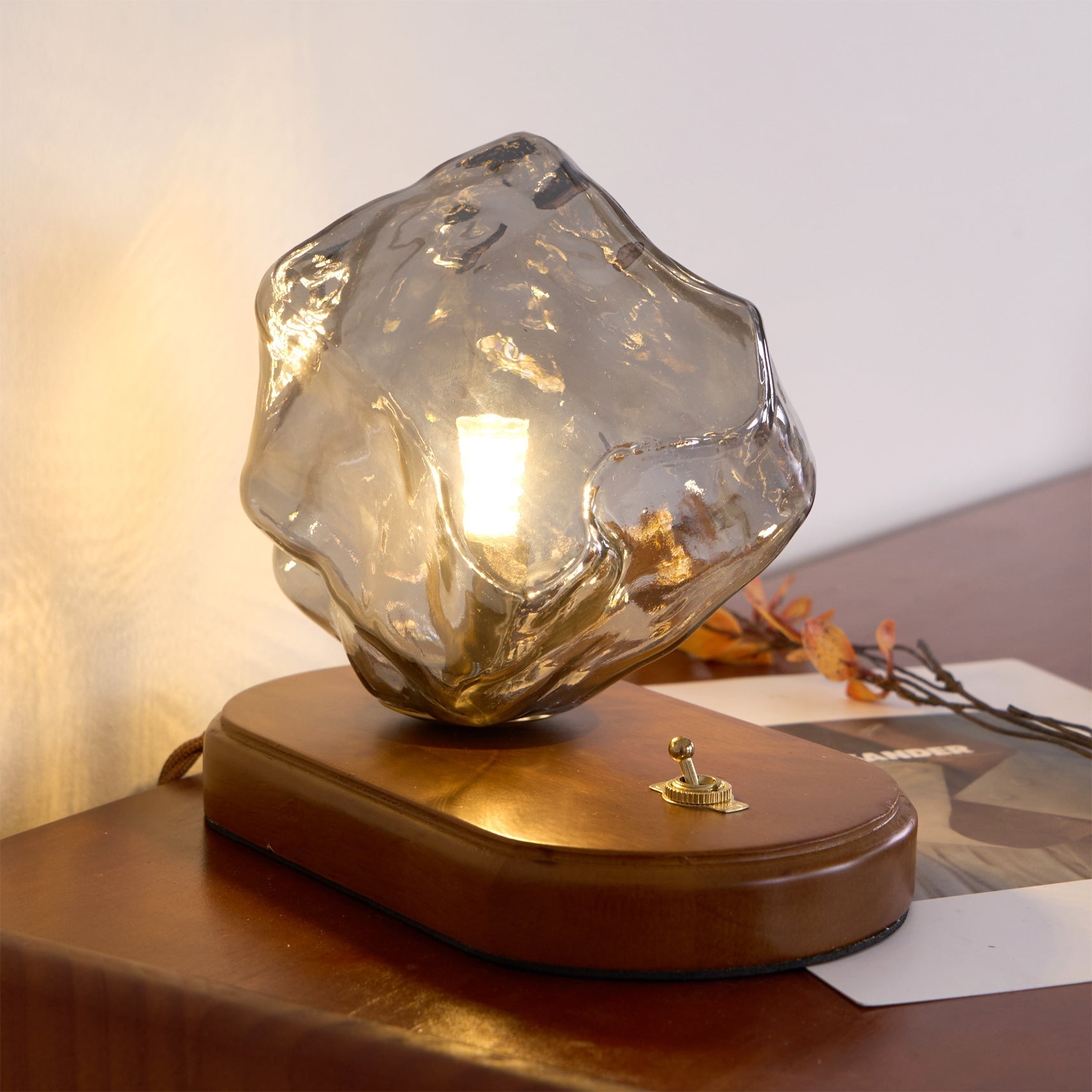 BowLift | RusticLume – Amber Glass and Wooden Table Lamp