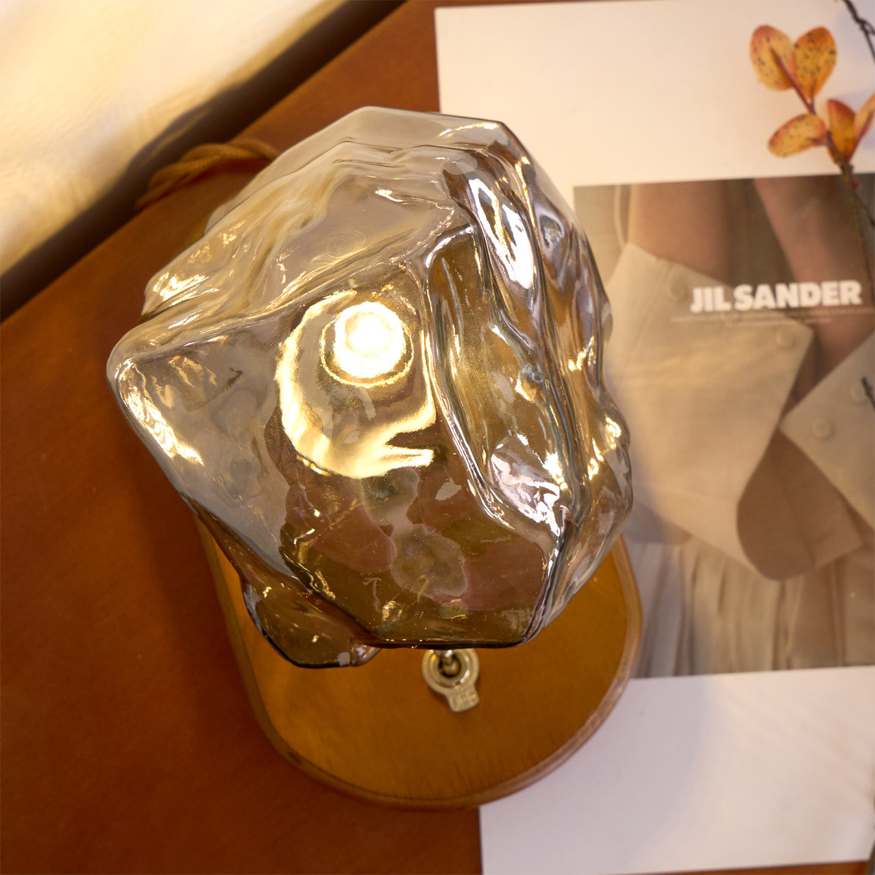 BowLift | RusticLume – Amber Glass and Wooden Table Lamp