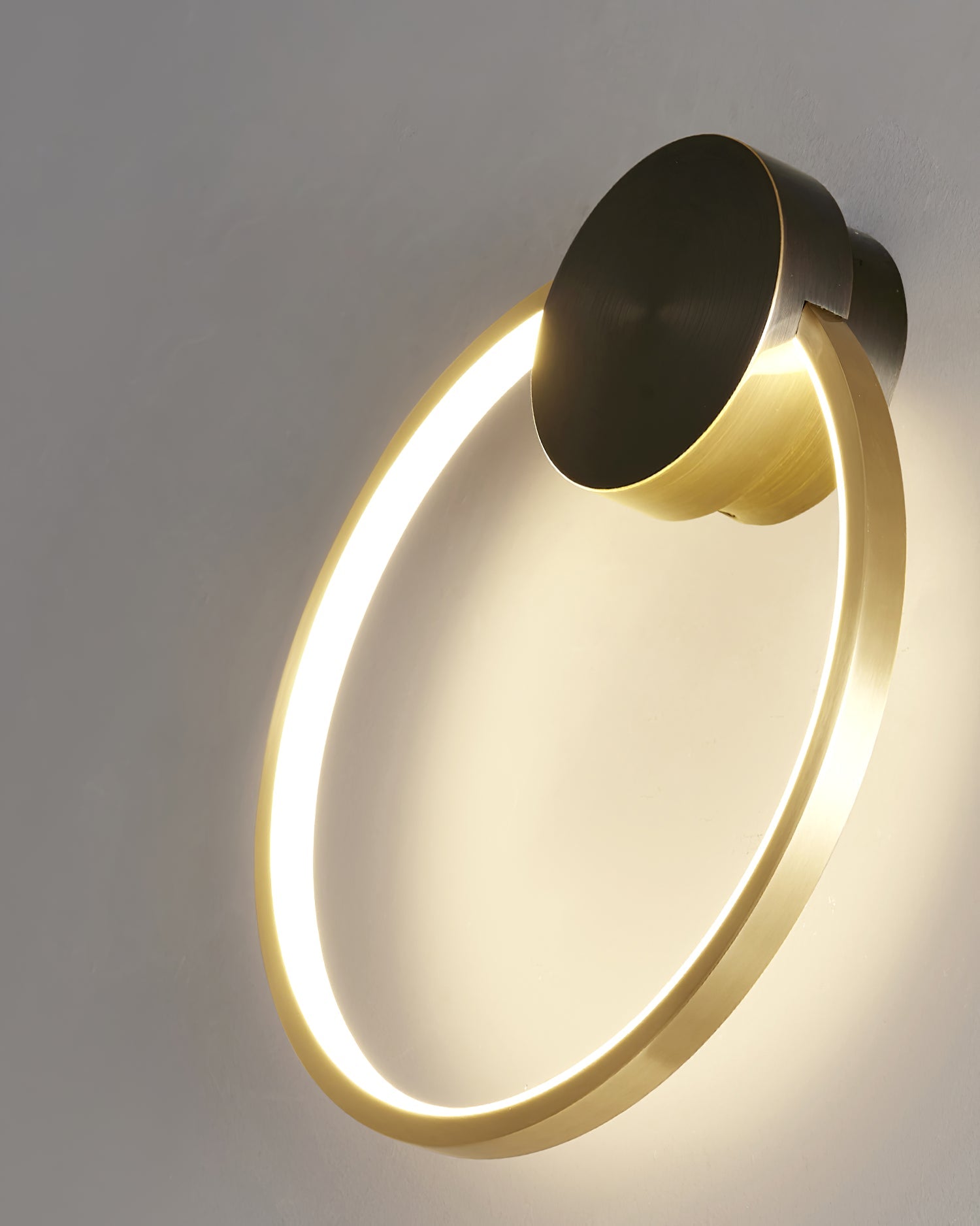 BowLift | GeoLight – Sleek Geometric Wall Lamp for Contemporary Spaces