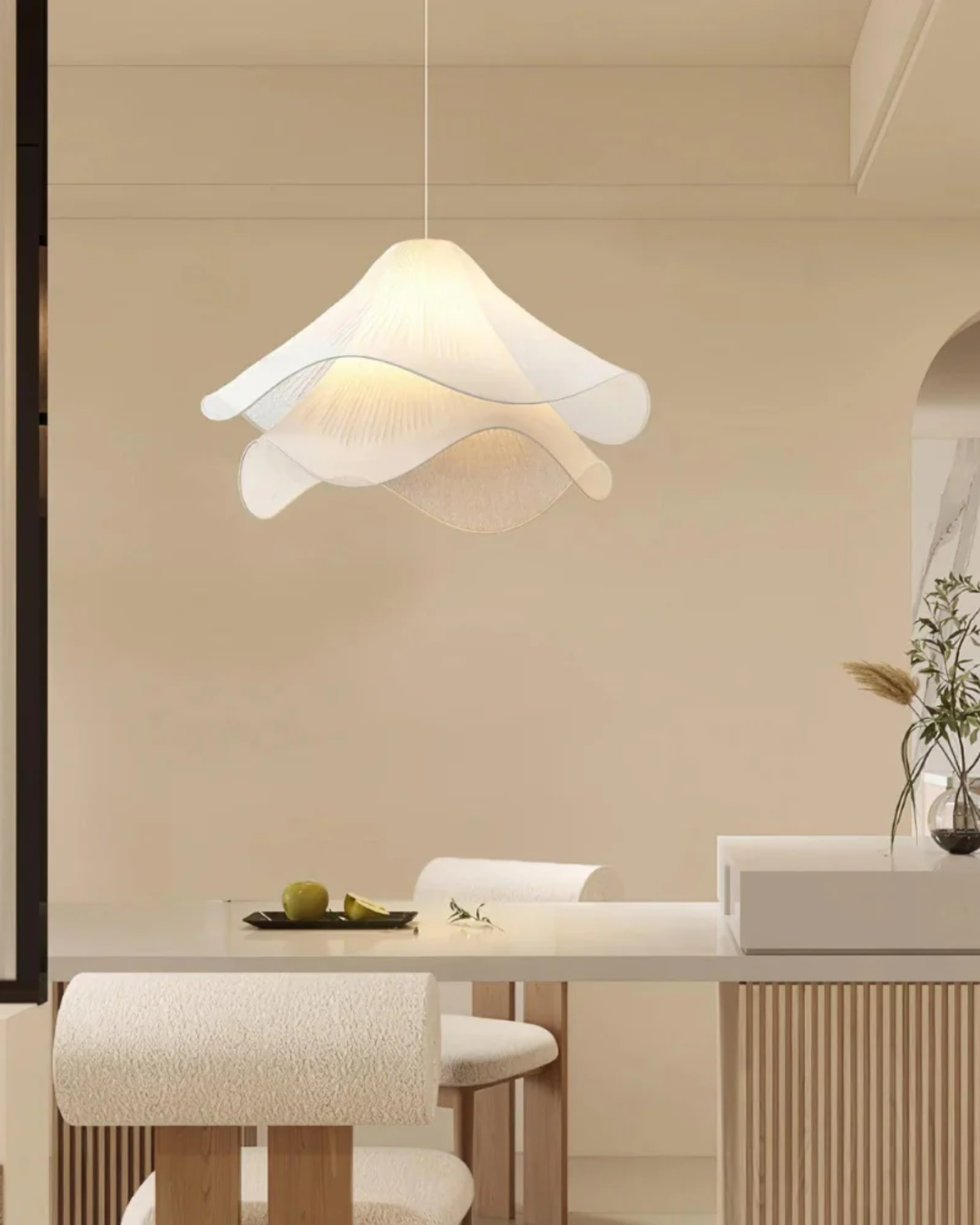 BowLift | Ceiling Lamp with Floral Pattern and Elegant Finish