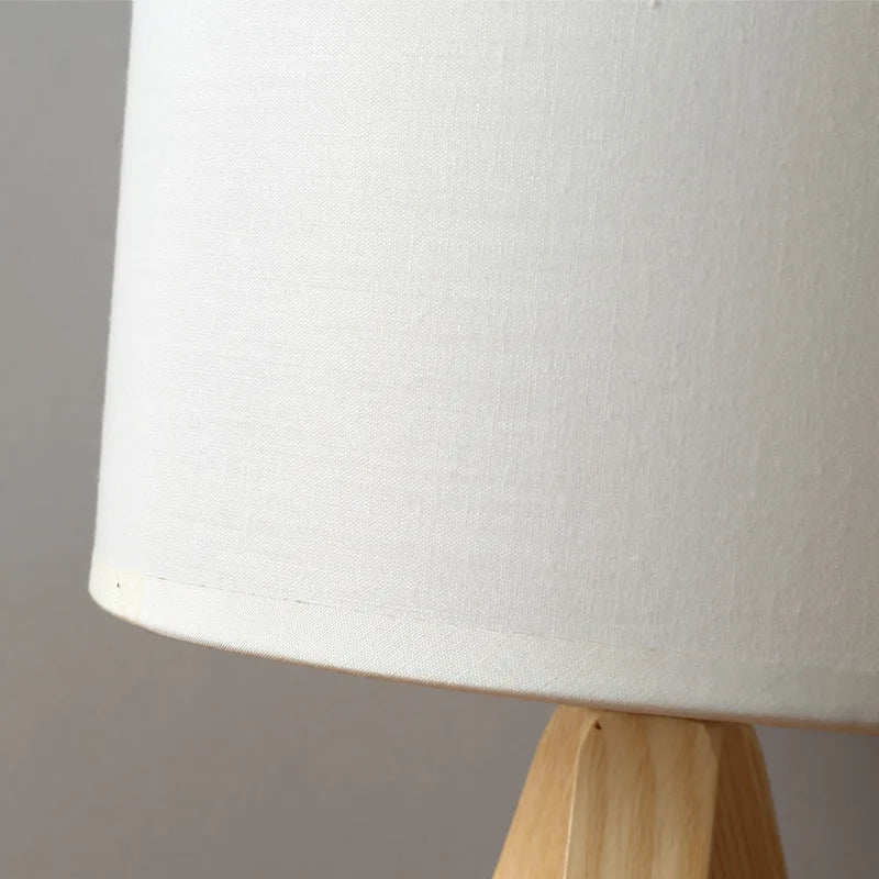 BowLift | LumiHout – Modern table lamp made of wood with warm, natural elegance