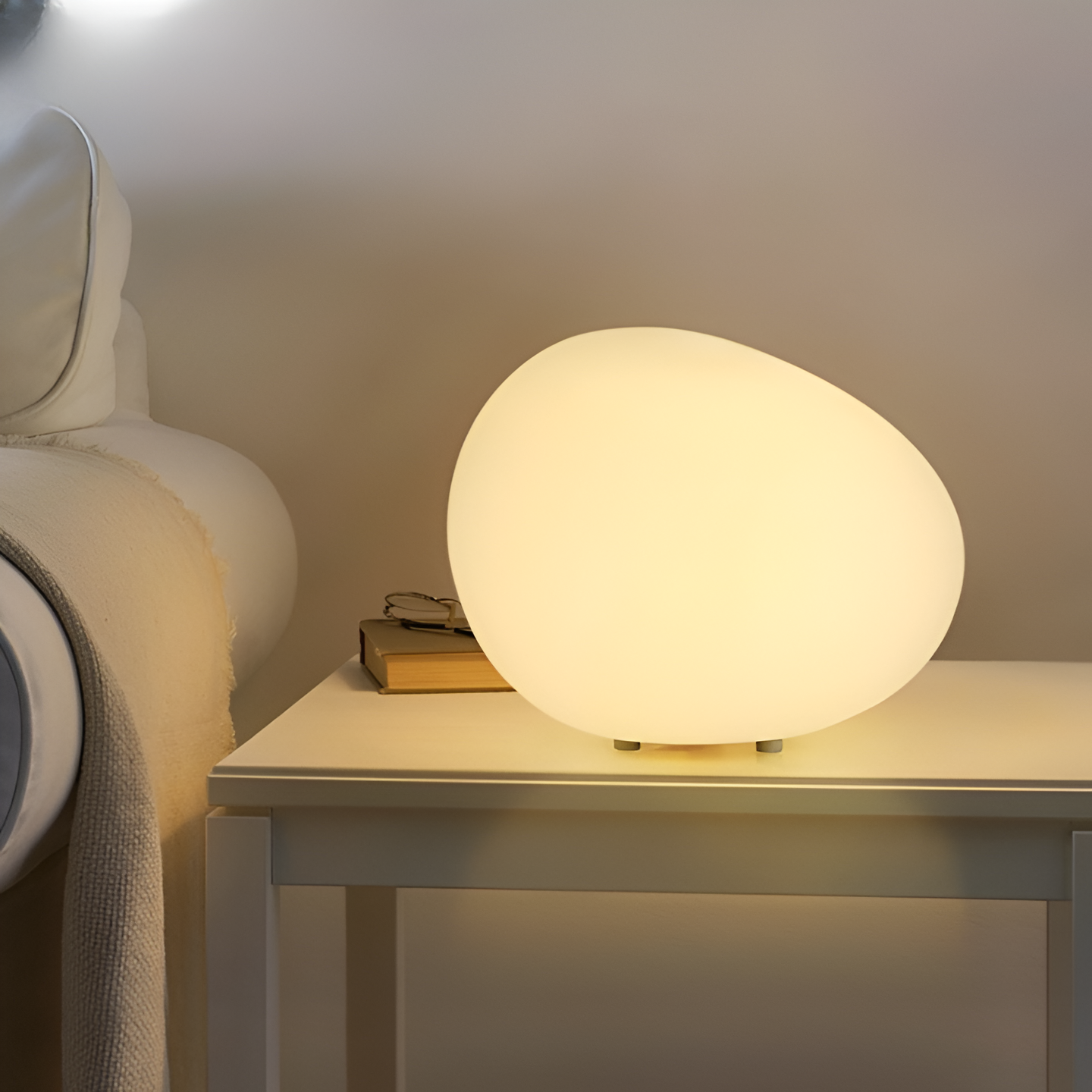 BowLift | Round Metal Table Lamp in Scandinavian Design