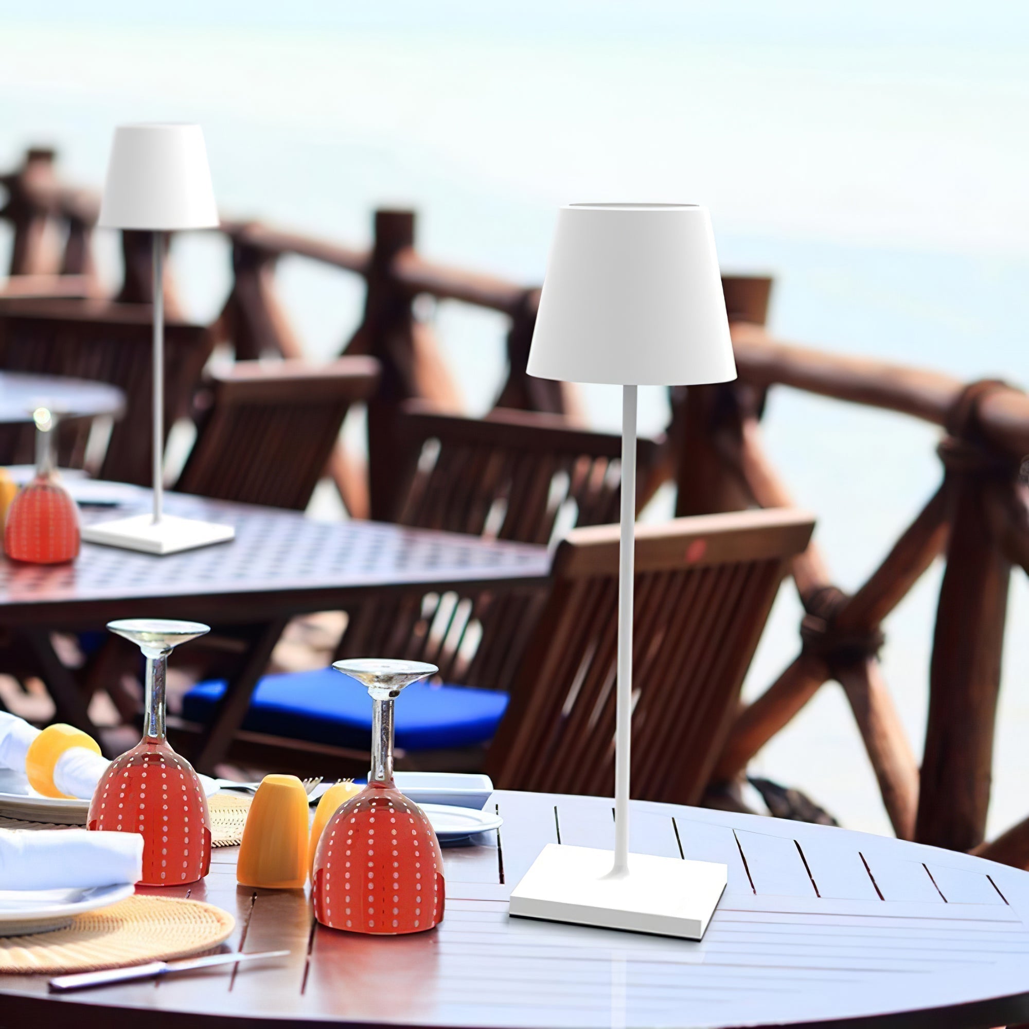 BowLift | PoldLight – Modern LED Table Lamp with Charging Capability