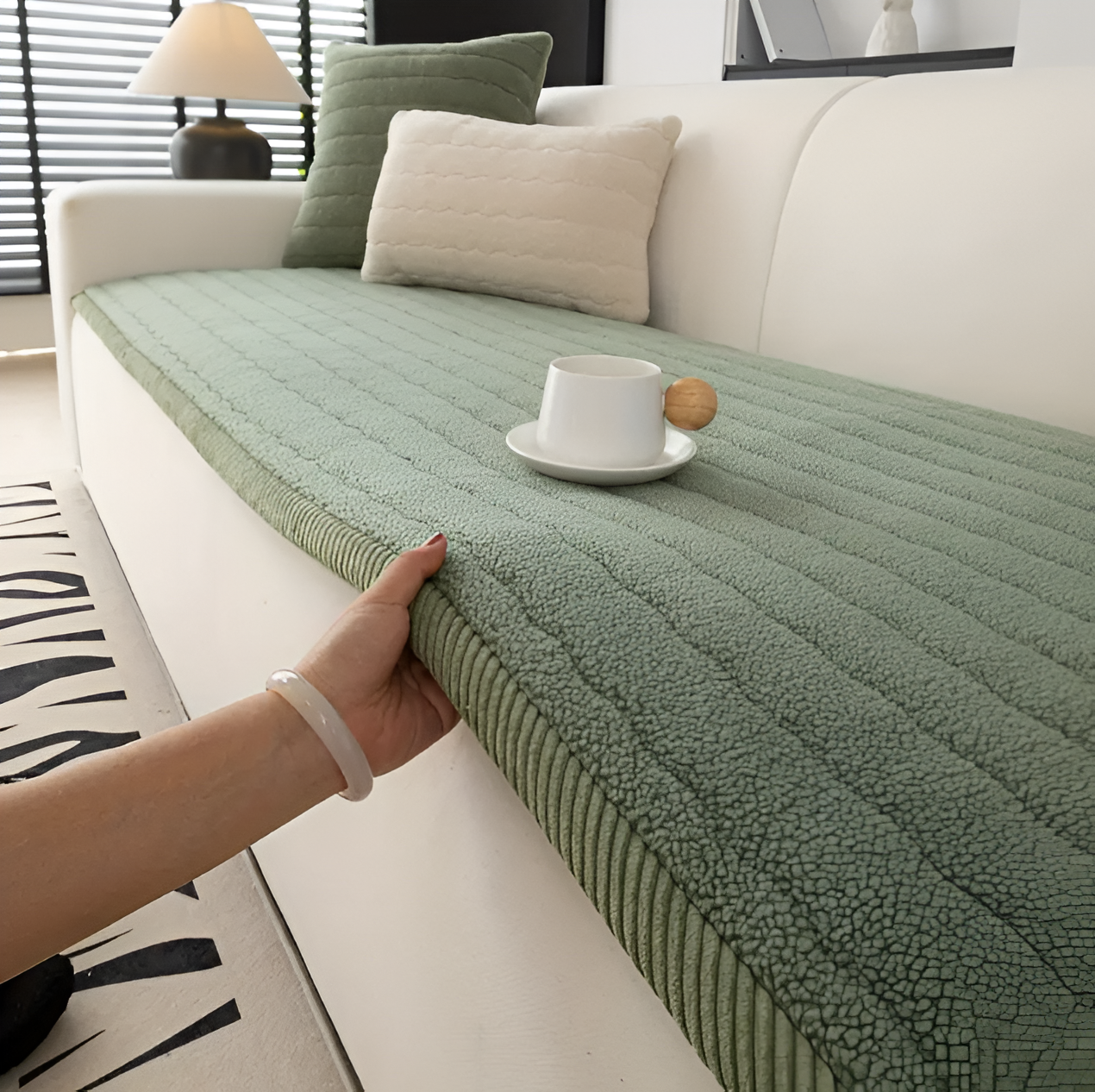 BowLift | PolyesPlush Non-Slip Sofa Cover – Pet-Friendly, Machine Washable Couch Protector